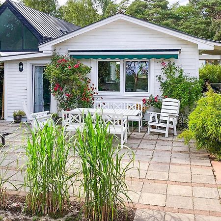 1 Bedroom Amazing Home In Hoellviken ภายนอก รูปภาพ