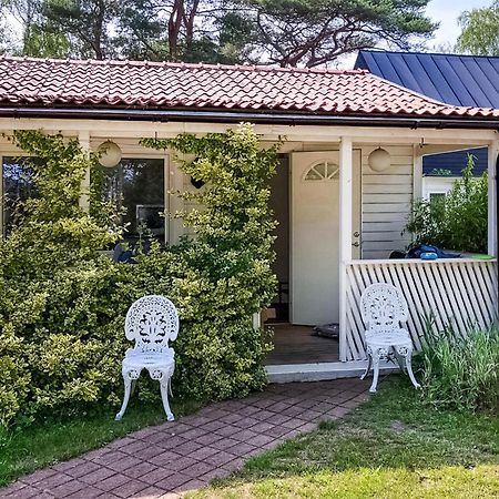 1 Bedroom Amazing Home In Hoellviken ภายนอก รูปภาพ