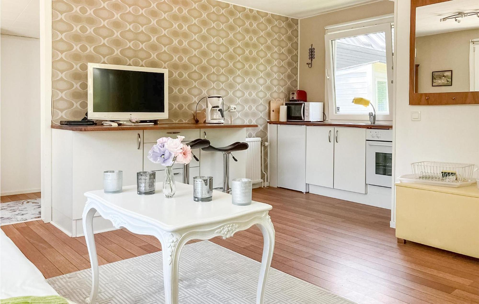 1 Bedroom Amazing Home In Hoellviken ภายนอก รูปภาพ